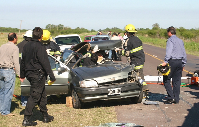 Chocó contra un carretón de Vialidad Provincial