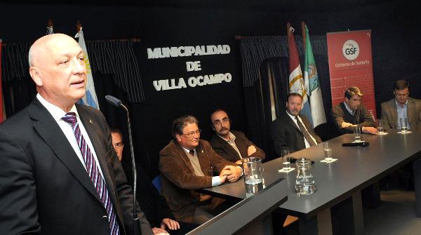 Bonfatti firmó convenio con ALUR