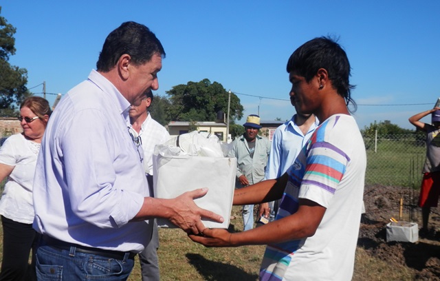 Entregan kit de herramientas