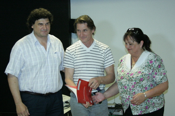 Entregaron dos viviendas y 30 escrituras