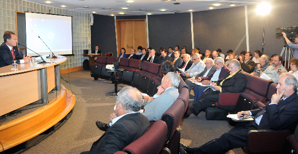 Declarar servicio publico la telefonía celular