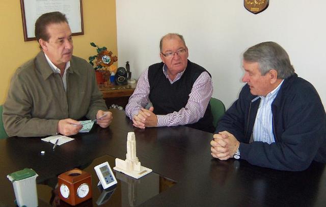 Entregó 11 ayudas institucionales