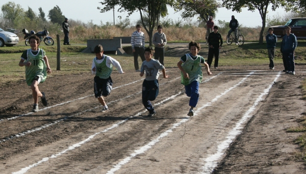 Inauguran pista de atletismo