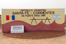 Descubrieron la placa del monolito