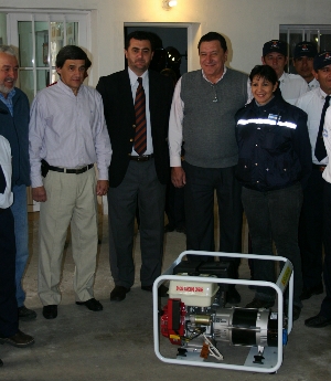 Entregaron grupo electrógeno a Bomberos