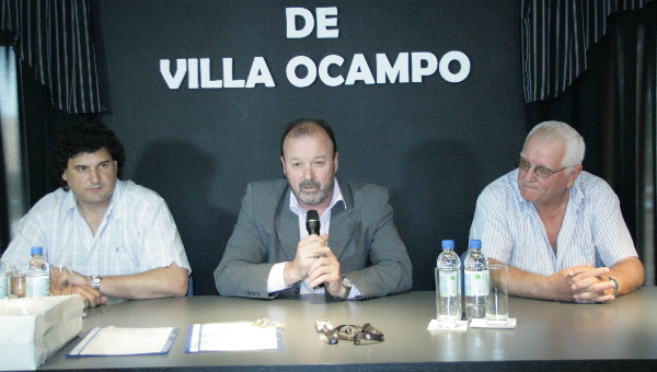 Entregaron dos viviendas y 30 escrituras