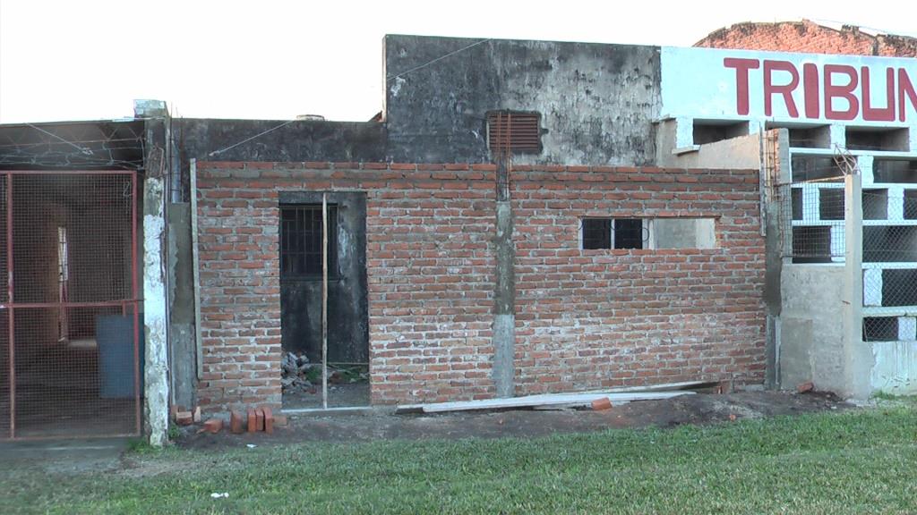 SE REALIZAN OBRAS EN EL ESTADIO DE EXALUMNOS