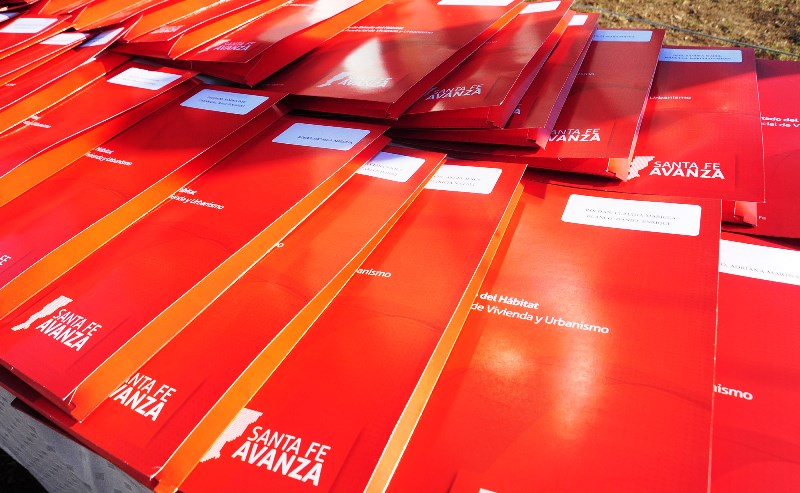 Actas y escrituras traslativas de inmuebles urbanos a vecinos de las regiones 1 y 3