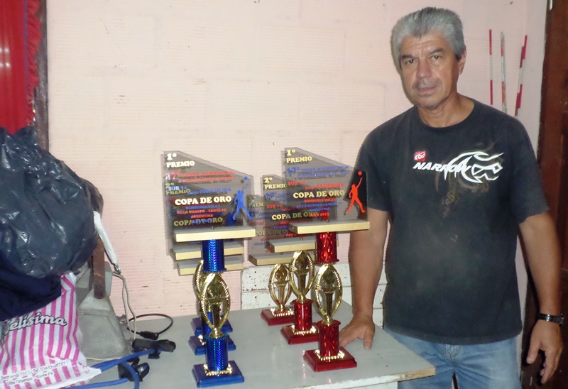 José Carlos Ayala, creador de los trofeos