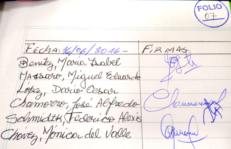 La firma de los concejales al inicio del día 