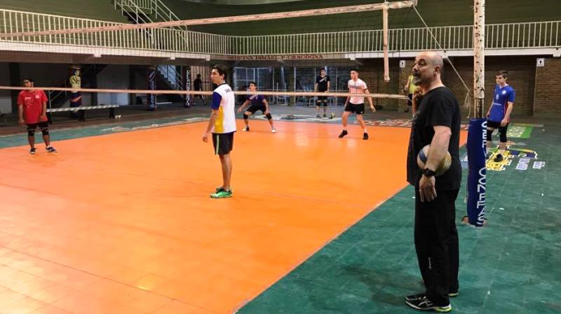 Equipo de Sonder entrenando en la noche de este miércoles