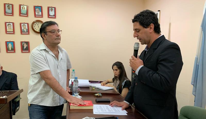 Concejal Darío Vega (PJ) toma juramento