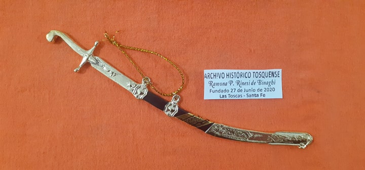 Réplica en miniatura del Sable del Gral. San Martín (El que antes de su exilio le fuera donado al Gral. Juan Manuel de Rosas).