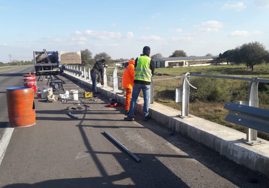 RN 11 - CAMBIO BARANDAS PUENTE ARROYO COLASTINE - JUNIO 2021