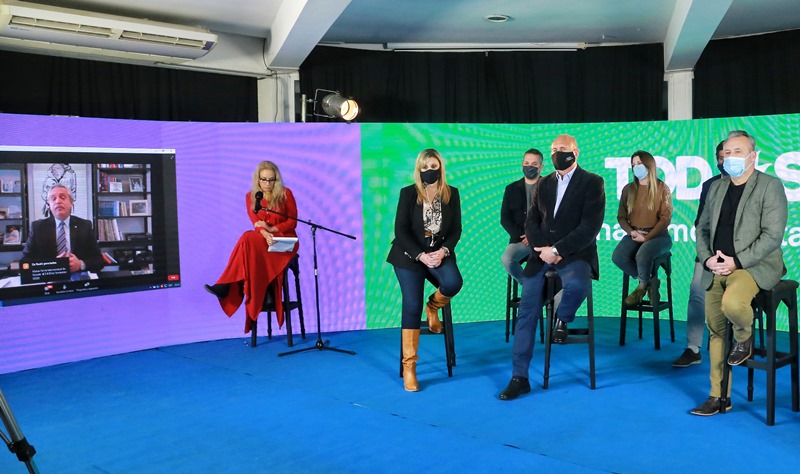 LISTA CELESTE Y BLANCA 001