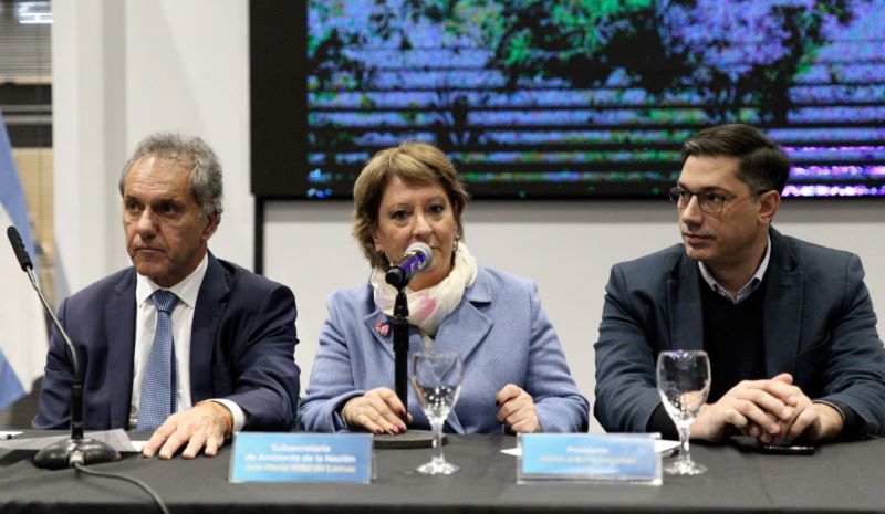 Martín Recamán, presidente del COFEMA, de María Inés Zigarán, a cargo de la mencionada comisión, y secretario de Turismo, Ambiente y Deportes, Daniel Scioli