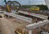 Puente Santa Fe-Santo Tomé: Comenzó la colocación de las vigas longitudinales