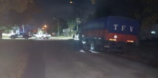 Villa Ocampo: Motociclista herido tras chocar contra un camión estacionado