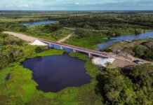 Más obras hídricas en el norte: la Provincia y Villa Ocampo firmaron un convenio para reconstruir una alcantarilla sobre Canal El Manolo