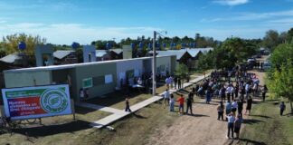 Provincia entregó viviendas en Las Toscas para fortalecer el arraigo y potenciar la industria del cuero