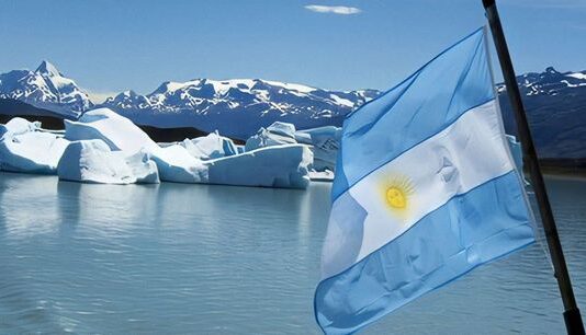 Fundación Marambio: Día de la Bandera Argentina