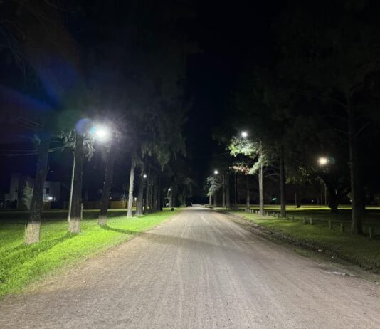 Las Toscas: La Municipalidad continúa fortaleciendo el alumbrado público y la infraestructura urbana
