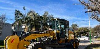 Las Toscas: Se presentó la nueva motoniveladora de la Municipalidad