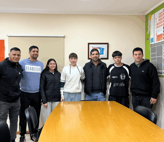 Las Toscas: El municipio acompaña a nadadores tosquenses de alto rendimiento