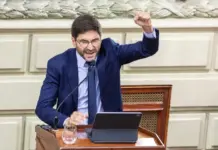 Pullaro se despega del resto: lidera la imagen política en Santa Fe y sostiene una gestión con balance favorable