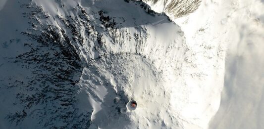 Fundación Marambio: «Monte Erebus», el volcán que esparce cristales de oro en la Antártida
