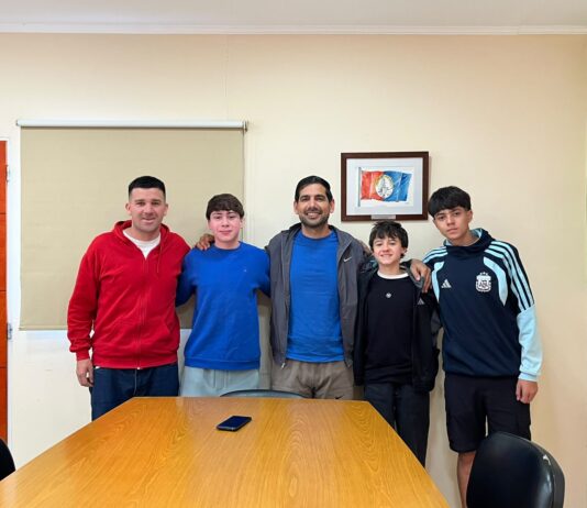 Las Toscas: Iván Sánchez recibió a nadadores tosquenses que competirán en Paraguay y Brasil